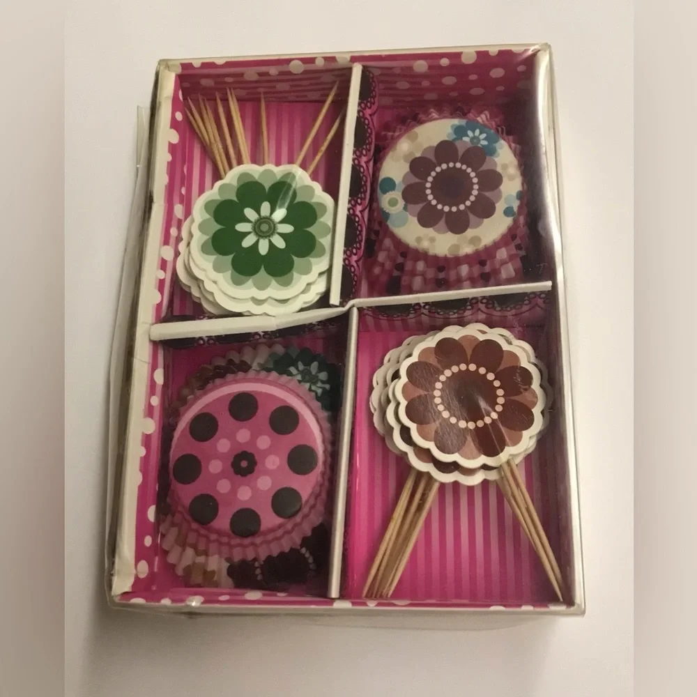 New Cupcake Kit 22 Toppers and 23 Cupcake Liners Floral Pattern